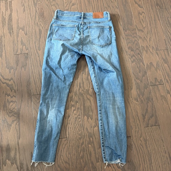 9" High-Rise Skinny Jeans in light Wash - Picture 4 of 4